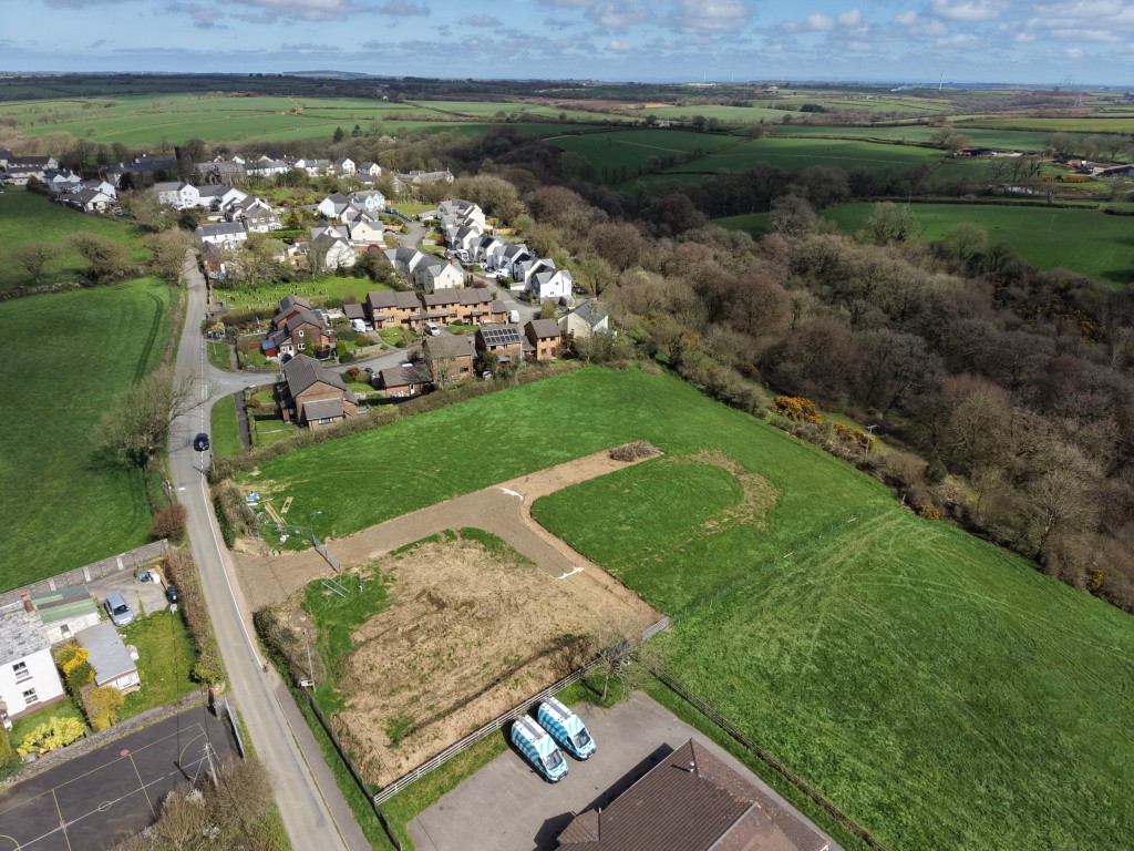 Lot: 90 - LAND WITH PLANNING FOR TWELVE DWELLINGS - View 3 of the field